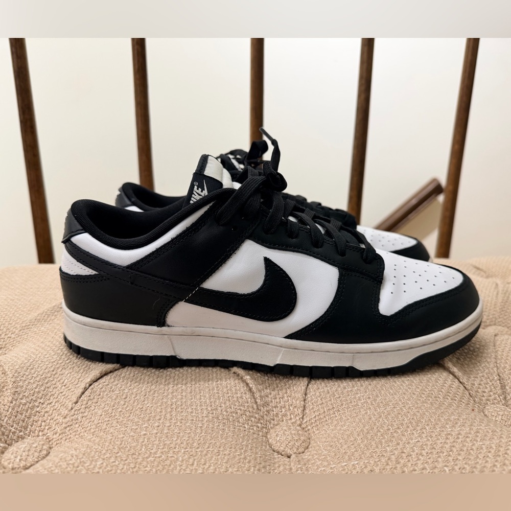 Preowned Men’s Nike Panda Dunks Lows. Size 12 in very good condition